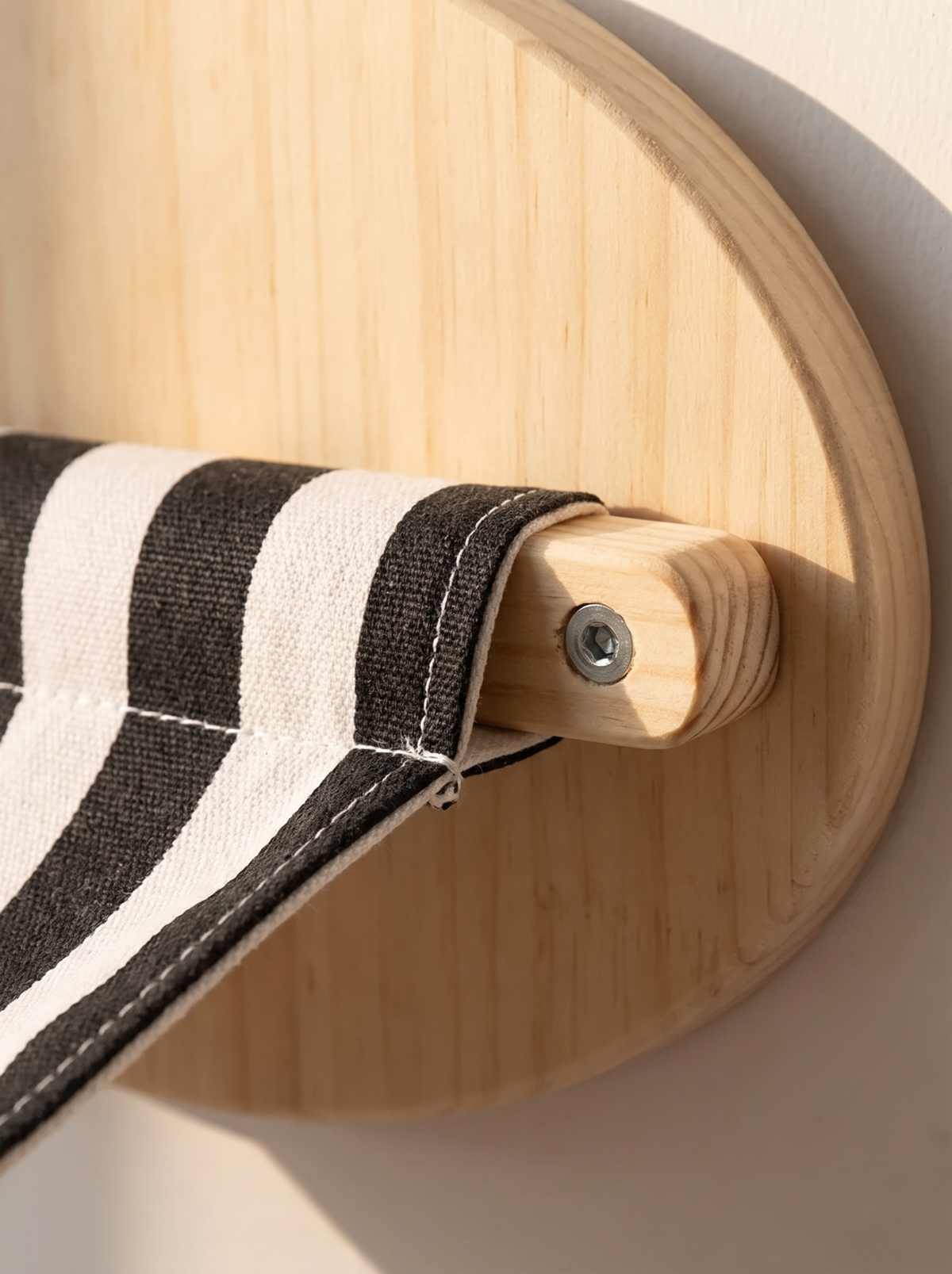 Striped Cat Wall Hammock - material detail