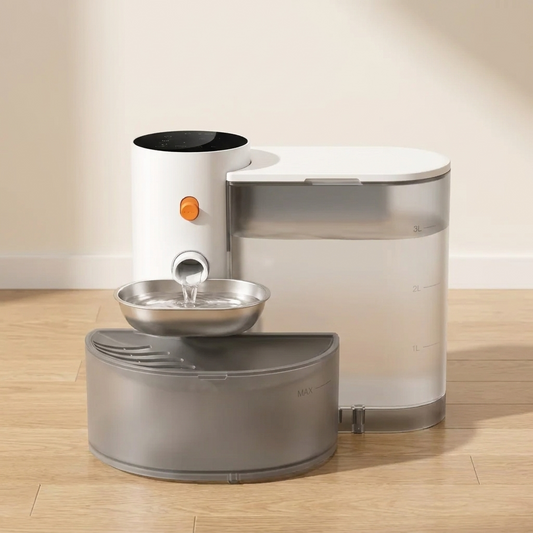 Cordless 3L cat water fountain on a light oak floor
